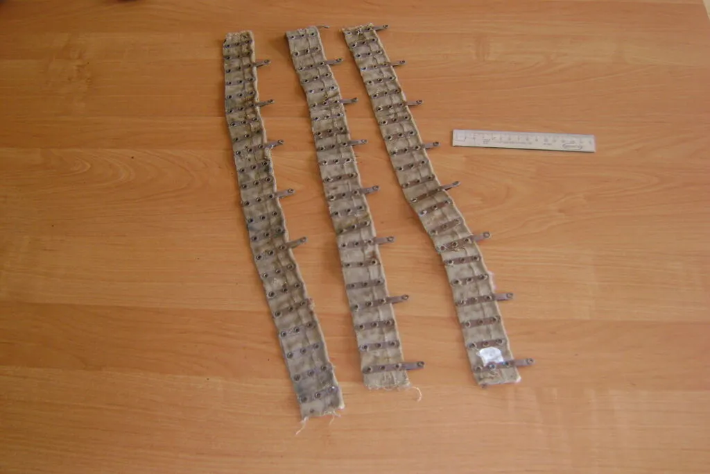 1 (19)